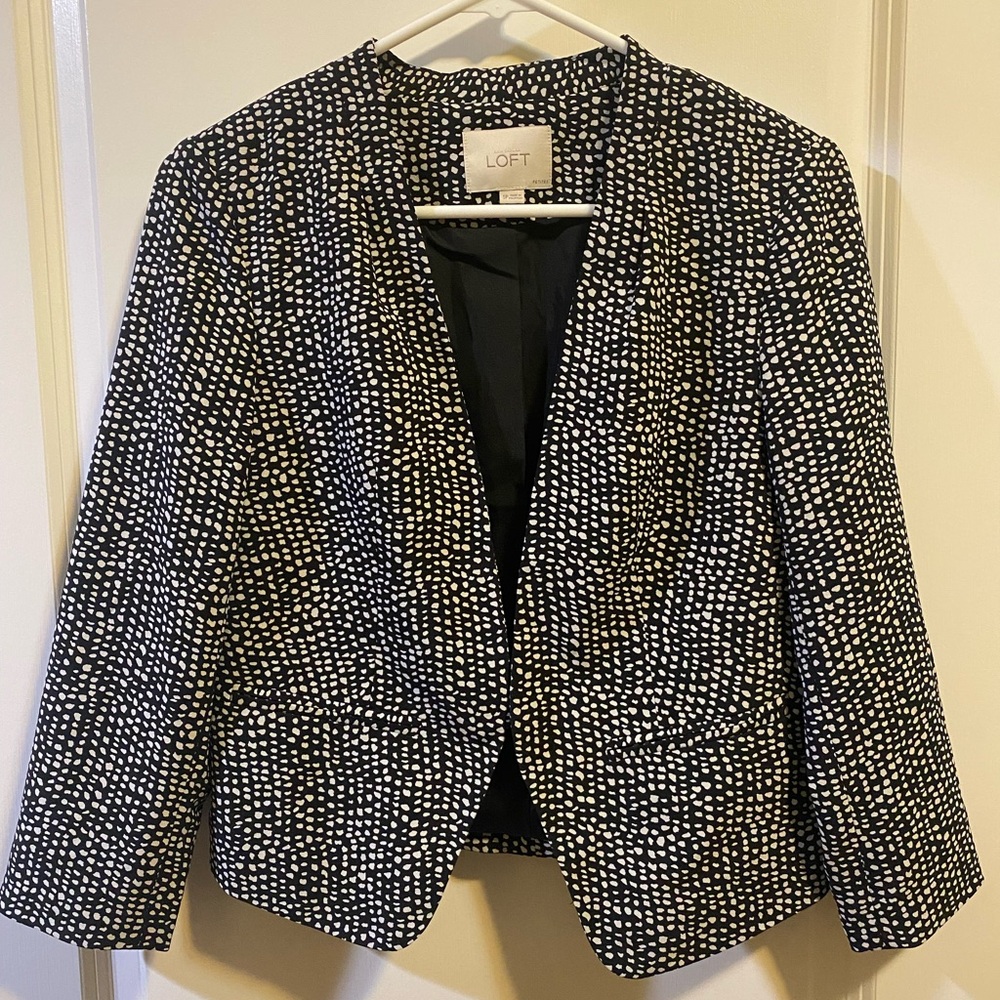 Ann Taylor LOFT. Blazer. 3/4 sleeve. Faux pockets. EUC.